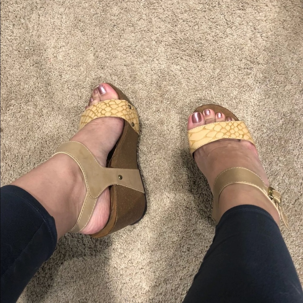 Adorable wedges